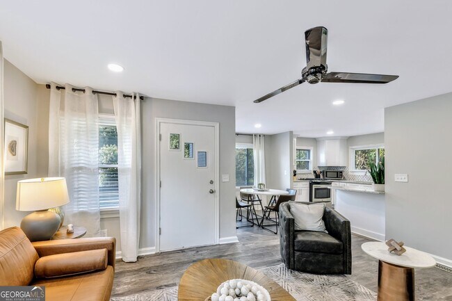 Foto del edificio - 811 Old Powder Springs Rd SW