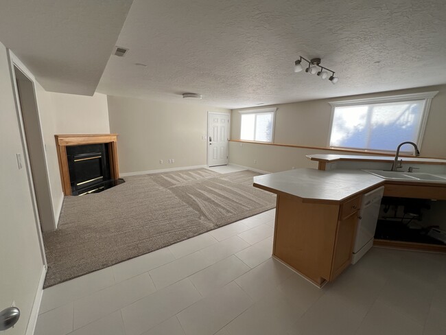Great room and entry - 850 W 3650 N