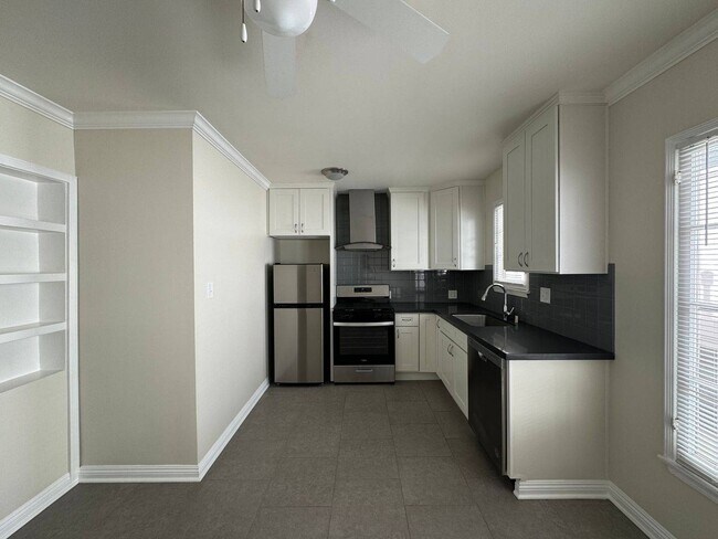 Foto del edificio - 352-354 S Reeves Dr