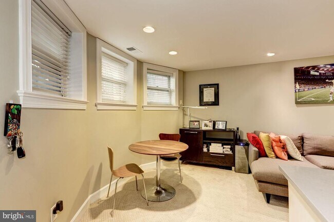 Foto del edificio - 1630 19th St NW
