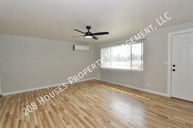 Building Photo - Recently Renovated Single-Level Home