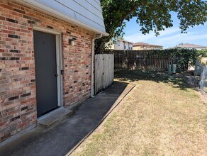 Building Photo - 1303 Wales Dr