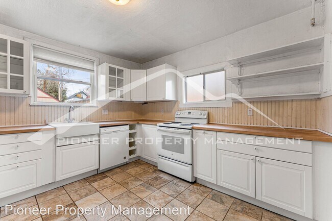 Building Photo - 2 br, 1 bath House - 2515 Ames St