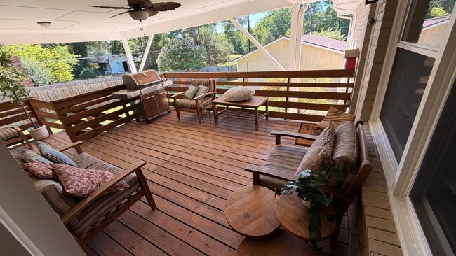 Foto del edificio - 1505 Ridge Ln