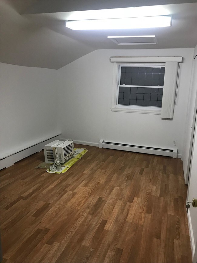 Building Photo - 42 Seafoam St