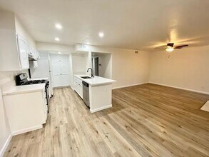 Building Photo - 6033 Estelle St