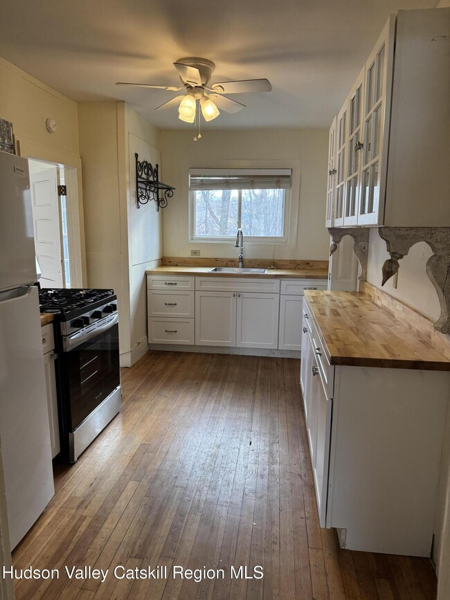 Building Photo - 56 Kinderhook St