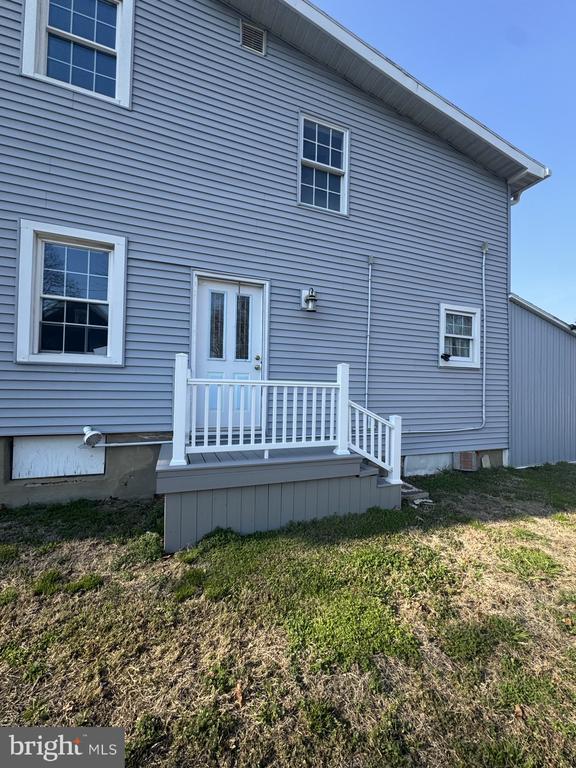 Building Photo - 332 E Broadway