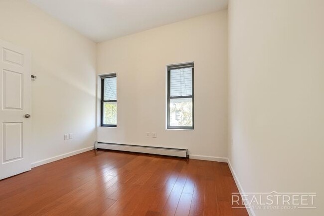 Building Photo - Lovely 3 Bed in Bed Stuy!