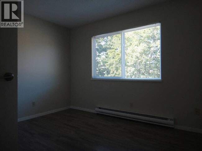 Building Photo - 315-315 Highland Way
