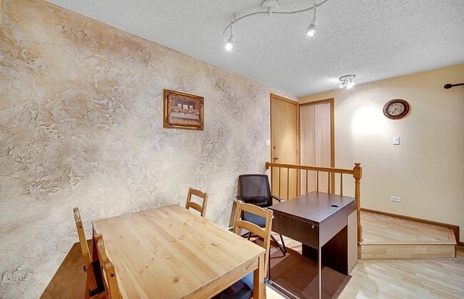 Building Photo - 4 Echo Ct