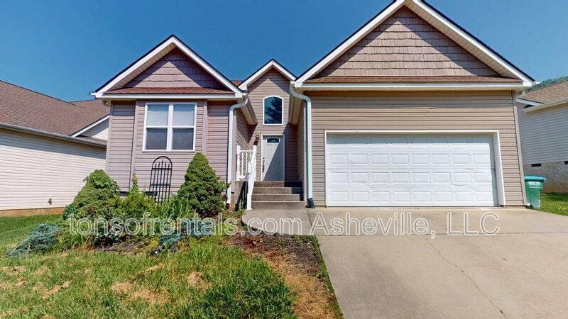 Primary Photo - 111 Woodcreek Cir
