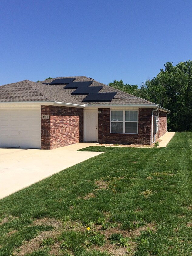 911 W Gay St, Warrensburg, MO 64093 Townhome Rentals in Warrensburg