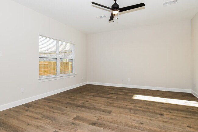 Building Photo - 1210 Princeton Hts Blvd