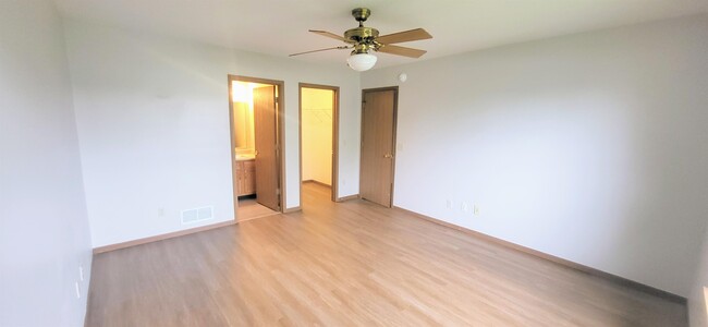 Building Photo - 4730 Anglers Ln