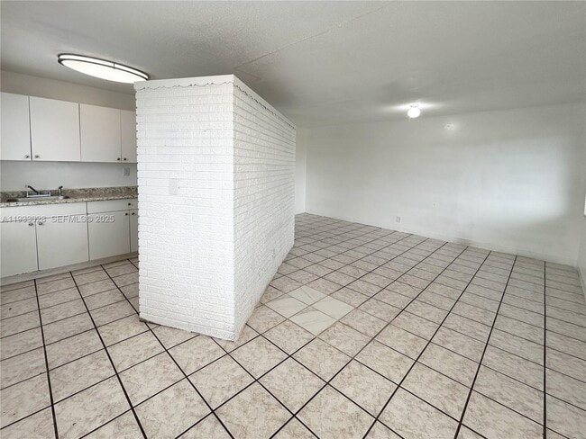 Building Photo - 3049 NW 9th Ave