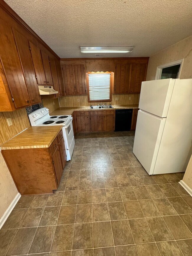 Foto del edificio - Two-Bedroom, 1.5 Bathroom Corner Condo at ...