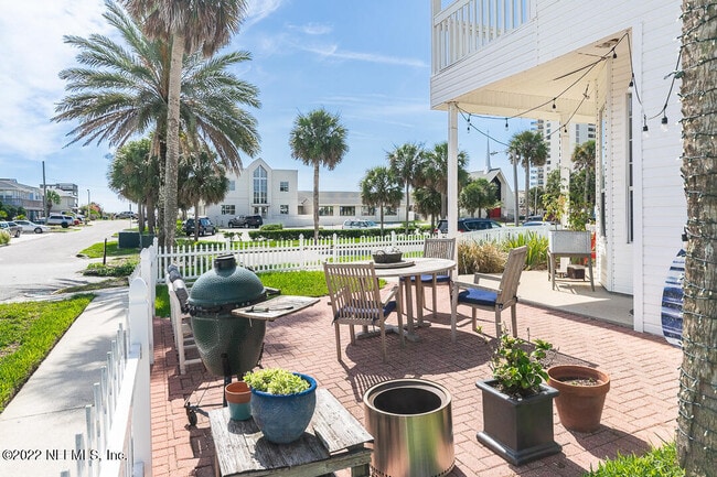 Building Photo - 2102 First St