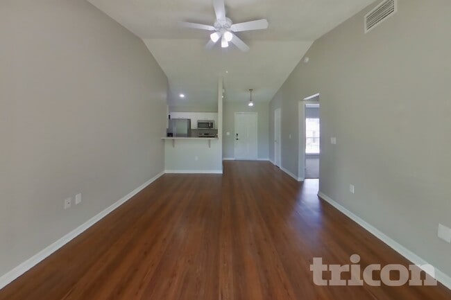 Building Photo - 7833 Manor Dr
