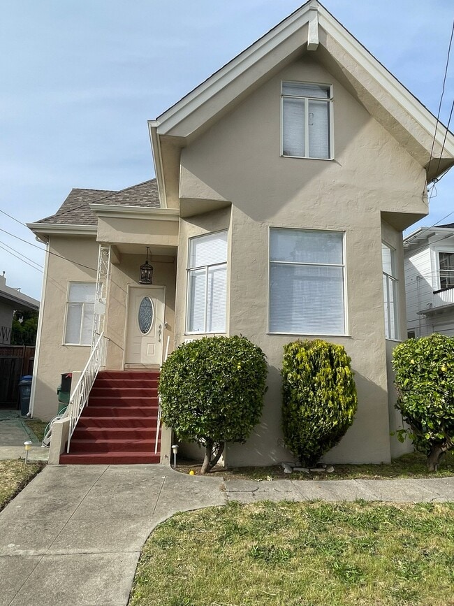 Building Photo - 633 Taylor Ave
