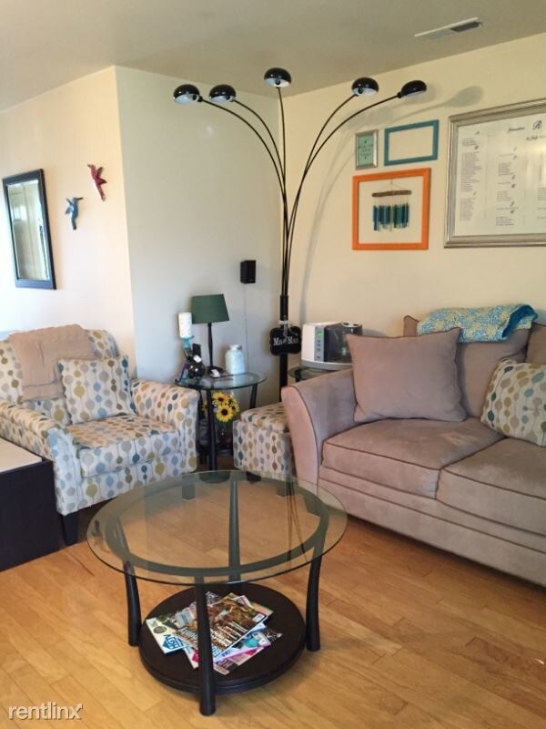 Building Photo - 2 br, 1 bath Condo - 7 Wagon Wheel Rd