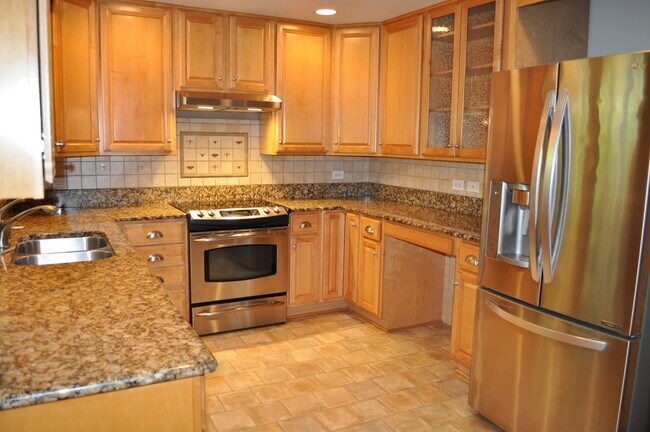 Kitchen - 721 Lyons Ave