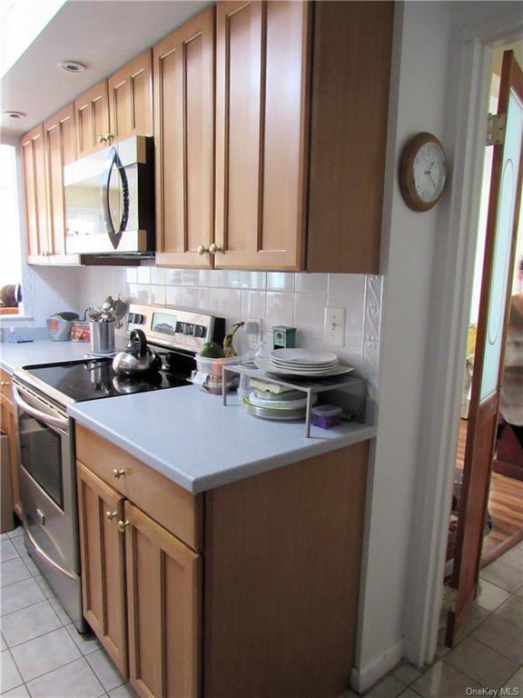 Building Photo - 300 High Point Dr