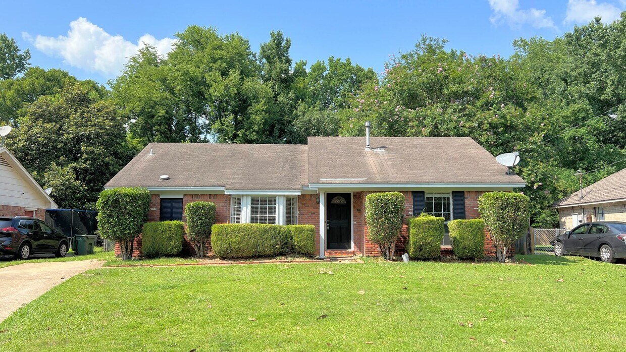 Primary Photo - Lovely 3-Bedroom