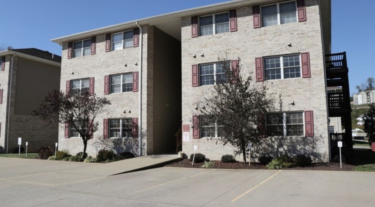 Primary Photo - 224 Creekside Dr