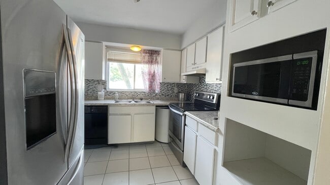 Building Photo - 7501 Palmera Pointe Cir