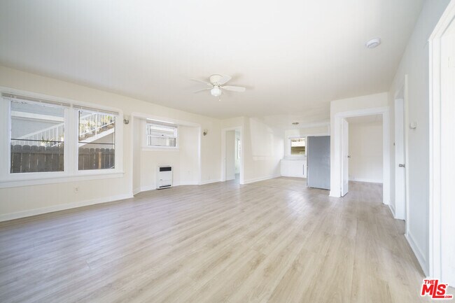 Building Photo - 229 E 85th St