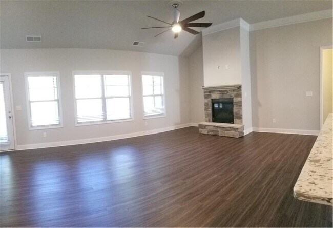 Building Photo - 3721 Heirloom Loop Ct NE