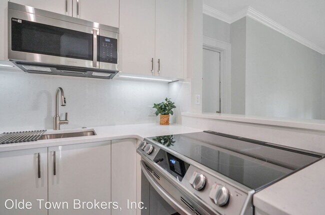 1 br, 1 bath House - 613 E. Ridgewood Stre... - 4