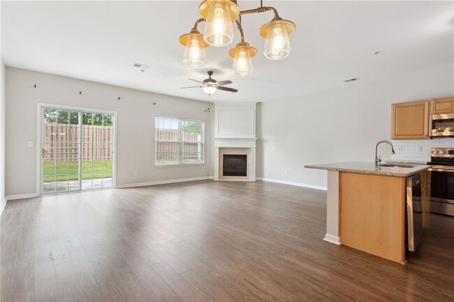 Building Photo - 372 Azalea Cir