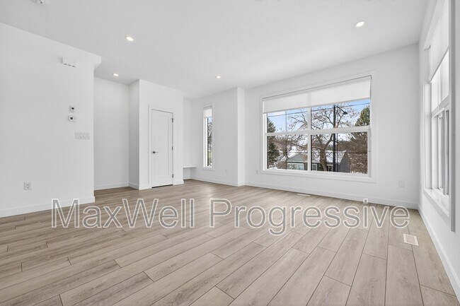 Photo du bâtiment - 13516-13115 115 Ave NW