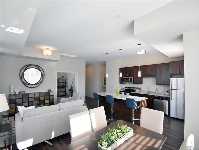 Building Photo - Oaks of Shorewood Apartments