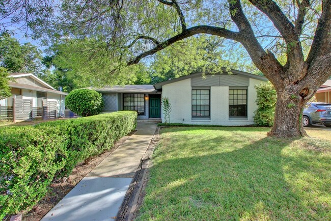 Building Photo - 1612 Broadmoor Dr