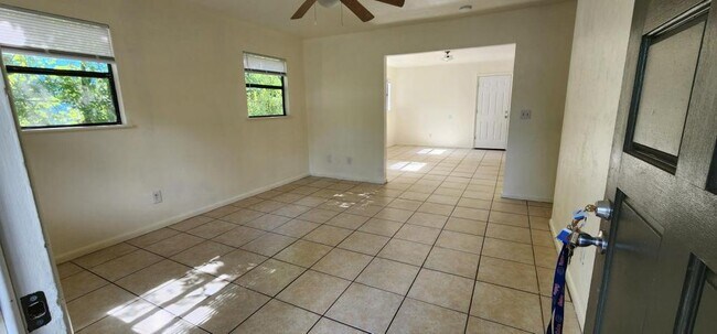 Foto del edificio - 1115 NW 6th Pl