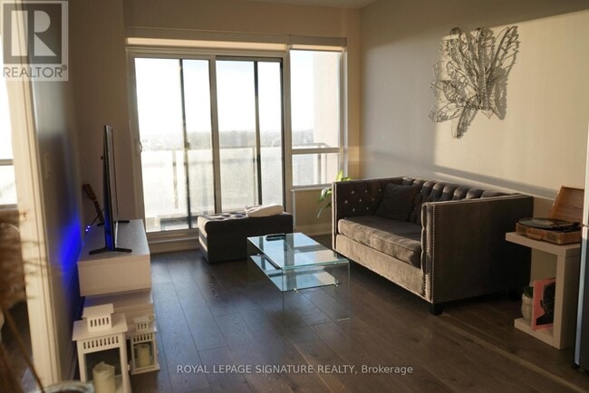 Building Photo - 36 Park Lawn Rd