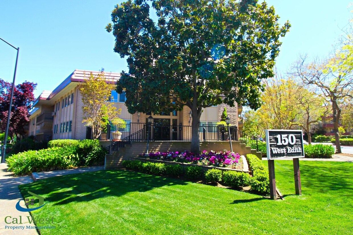 Primary Photo - $3095 - 2 Bedroom/2 Bath Condo within walk...