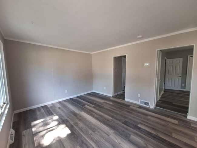 Foto del edificio - Spacious freshly updated 4 bedroom colonial