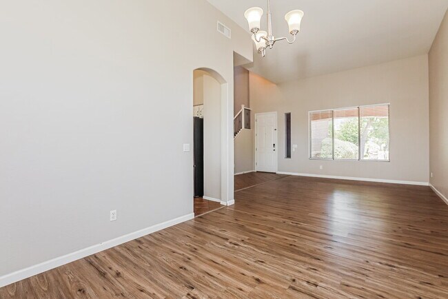 Building Photo - 4091 E Carriage Way