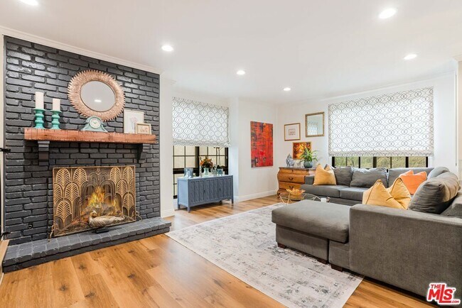 Foto del edificio - 18100 Burbank Blvd