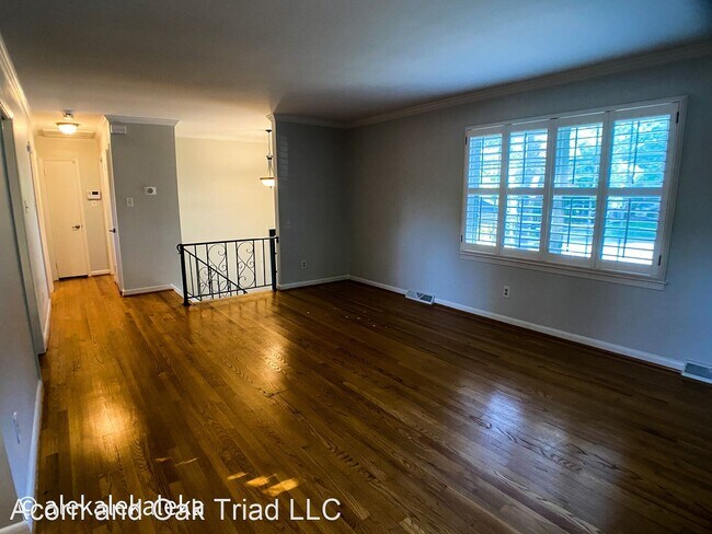 Building Photo - 3 br, 2 bath House - 2905 Robin Hood Dr.