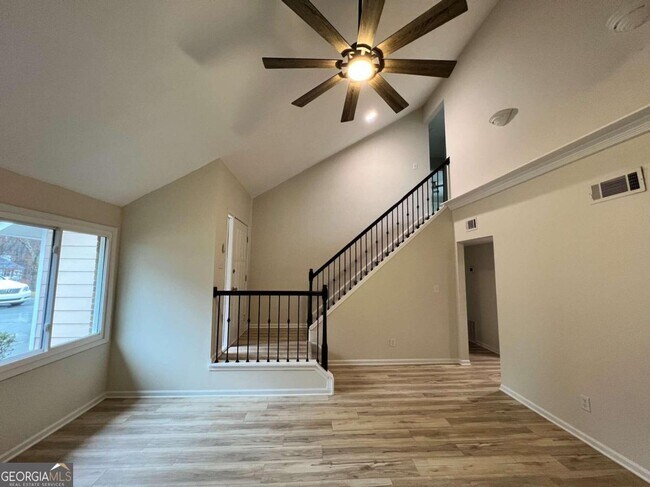 Building Photo - 4575 Queen Anne Ct SE