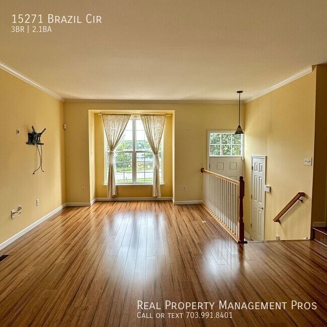 Building Photo - End Unit Townhome / 1 Car Garage / Fully F...