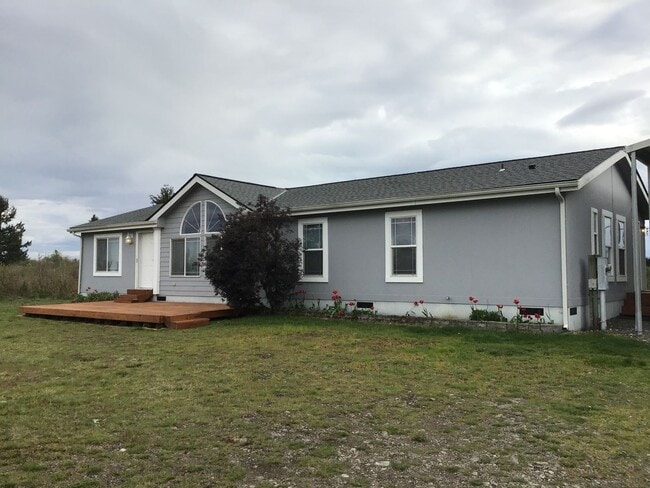 Building Photo - Available for Immediate Move-In!  3 Bed/2 Bath in Yelm!