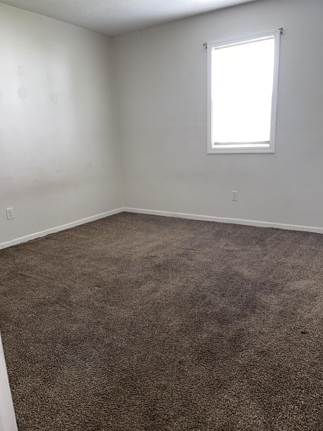 2110 Bradley Ct Unit 2, Springfield, IL 62703 Room for Rent in