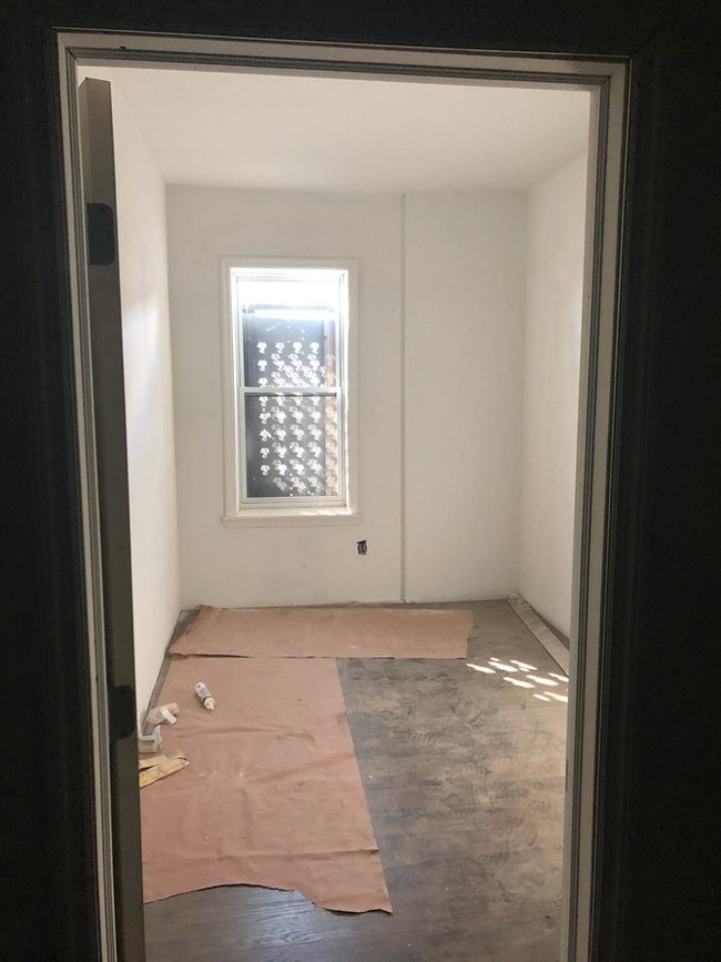 Interior Photo - 812 Clinton Ave