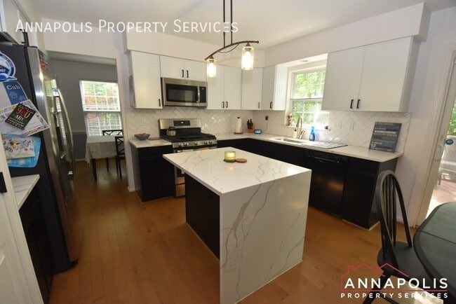 Building Photo - 2808 Traxler Ct